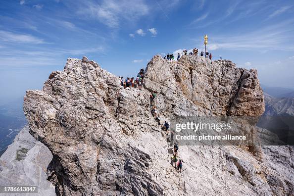 Crowds on the Zugspitze