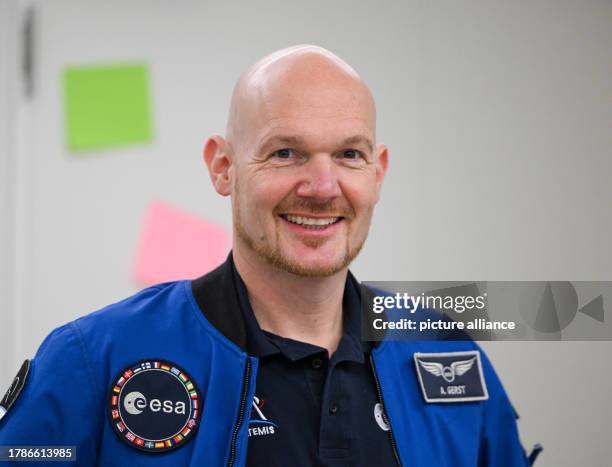 November 2023, Berlin: Alexander Gerst, possible candidate for a flight to the moon as part of the US Artemis program, visits the dpa newsroom....