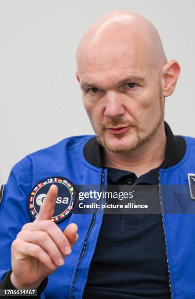 November 2023, Berlin: Alexander Gerst, possible candidate for a flight to the moon as part of the US Artemis program, visits the dpa newsroom....