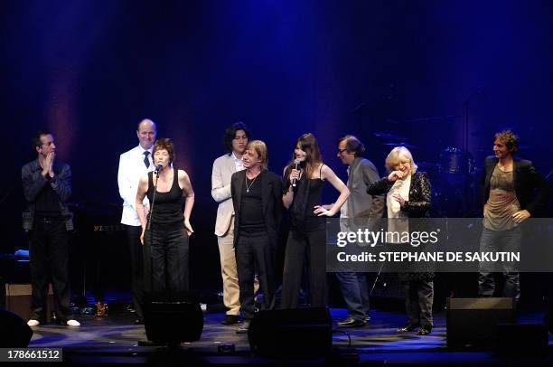 French singers Arthur H, Jane Birkin, Jean-Louis Aubert, UK's Marianne Faithfull, and Raphael perform on the Pleyel hall's stage, 28 June 2007 in...