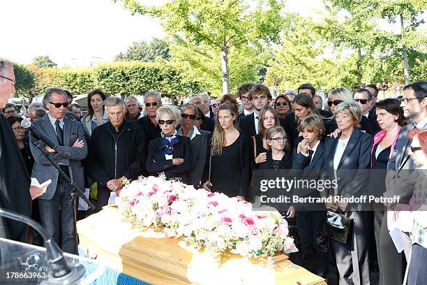 Humorist Michel Leeb, Guests, Grandchildren of Pierre Huth, wife of Pierre Huth, Doctor Francoise Huth, daughter of Pierre Huth, Nathalie...