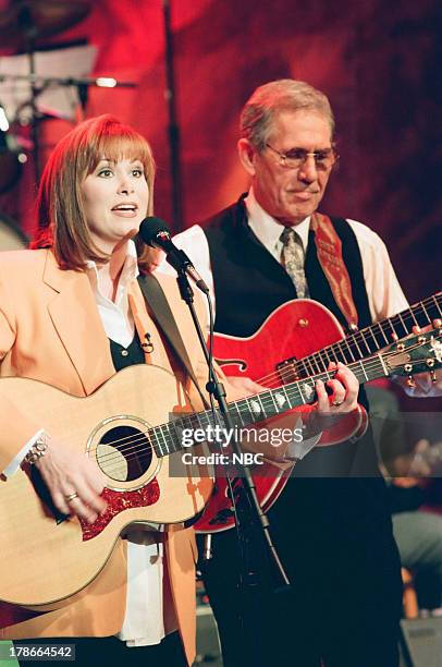 Episode 557 -- Pictured: Musical guests Suzy Bogguss, Chet Atkins perform on October 18, 1994 --