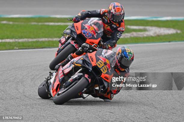 Brad Binder of South Africa and Red Bull KTM Factory Racing leads the field during the MotoGP of Malaysia - Sprint at Sepang Circuit on November 11,...