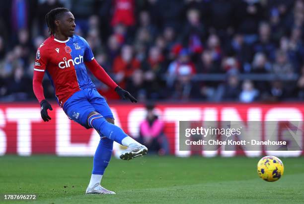 Eberchi Eze of Crystal Palace scores a penalty for their team during the Premier League match between Crystal Palace and Everton FC at Selhurst Park...