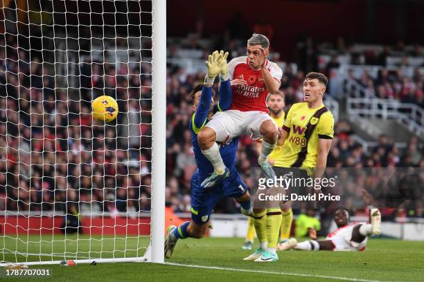 Leandro Trossard of Arsenal scores the team's first goal during the Premier League match between Arsenal FC and Burnley FC at Emirates Stadium on...