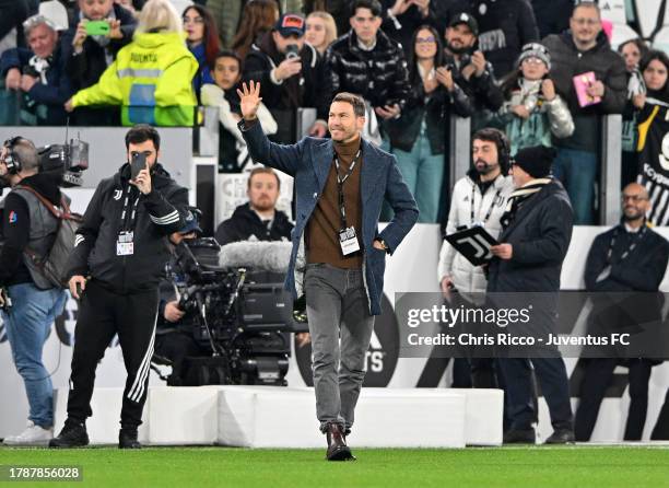 Stephan Lichtsteiner former Juventus player greets the fans prior to the Serie A TIM match between Juventus and Cagliari Calcio at Allianz Stadium on...