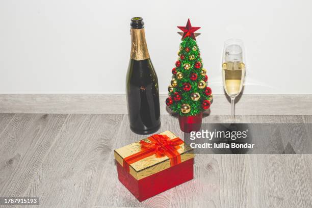 champagne for xmas and new year celebration - sparkling wine stock pictures, royalty-free photos & images