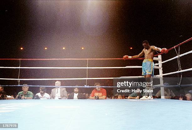 General view of a boxer standing in the corner of the ring with his head bowed during the fight between Virgil Hill and Thomas Hearns. Mandatory...