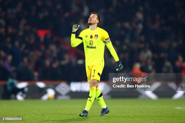 Neto of AFC Bournemouth celebrates after the team's victory during the Premier League match between AFC Bournemouth and Newcastle United at Vitality...