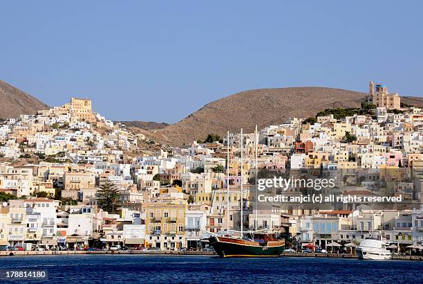 ermoupoli, the capital of syros, greece - siros fotografías e imágenes de stock