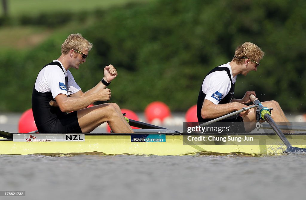 Eric Murray and Hamish Bond of New Zealand react after the Men's Pair ...