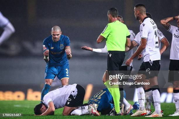 Pepe of FC Porto gestures during the Liga Portugal Bwin match between Vitoria Guimaraes and FC Porto at Estadio Dom Afonso Henriques on November 11,...