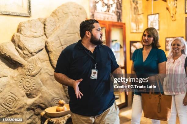 tourist guide giving a tour to seniors tourist at museum - history museum stock pictures, royalty-free photos & images