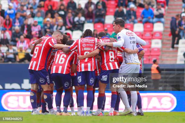 Players of San Luis huddle prior the 17th round match between Atletico San Luis and Santos Laguna as part of the Torneo Apertura 2023 Liga MX at...