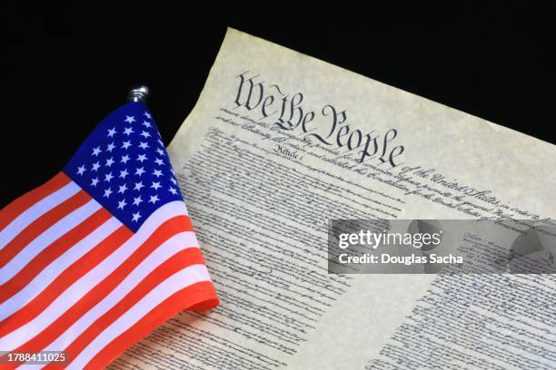 the original constitution of the united states - pennsylvania colony flag - fotografias e filmes do acervo