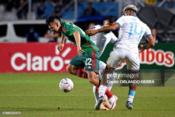 Mexico's forward Hirving Lozano fights for the ball with Honduras' defender Andy Najar and Honduras' defender Denil Maldonado during the Concacaf...