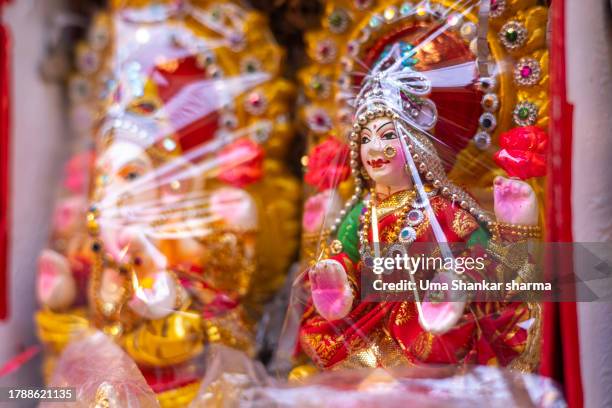 ganesh and lakshmi idols. - laxmi ganesh stock pictures, royalty-free photos & images