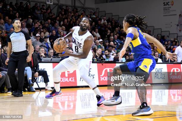 Jeremy Pargo of the G-League Ignite drives to the basket against the Santa Cruz Warriors during the NBA G-League game on November 17, 2023 at the...