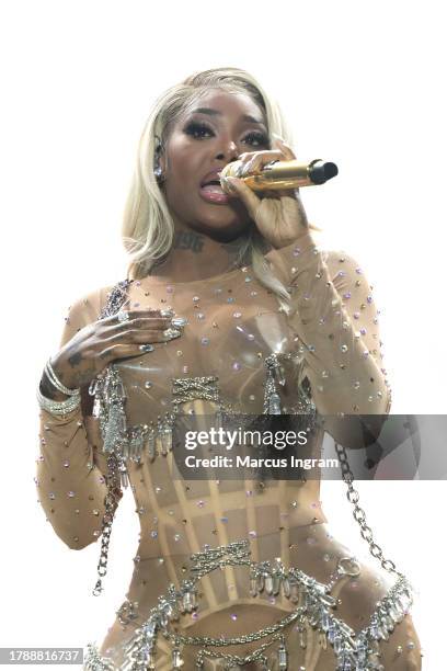 Summer Walker performs on stage during the Honeyland Festival at Crown Festival Park on November 11, 2023 in Sugar Land, Texas.