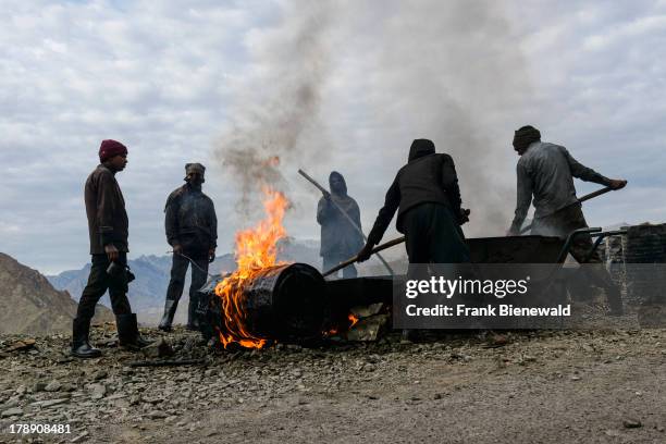 Road construction in the high altitude of ladakh is mostly done by manpower under very unhealthy conditions. Asphalt gets mixed from gravel and hot...