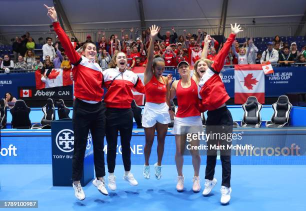 Rebecca Marino, Marina Stakusic, Leylah Fernandez, Gabriela Dabrowski and Eugenie Bouchard of Team Canada pose for a photo with fans after reaching...