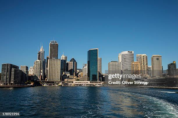 leaving circular quay by ferry - circular quay stock-fotos und bilder