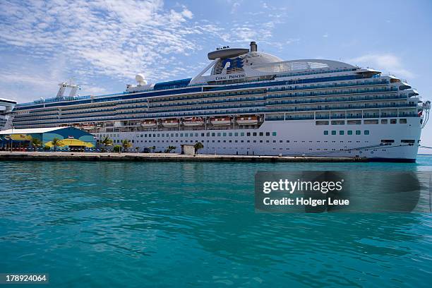 cruise ship at pier - princess cruises stock pictures, royalty-free photos & images