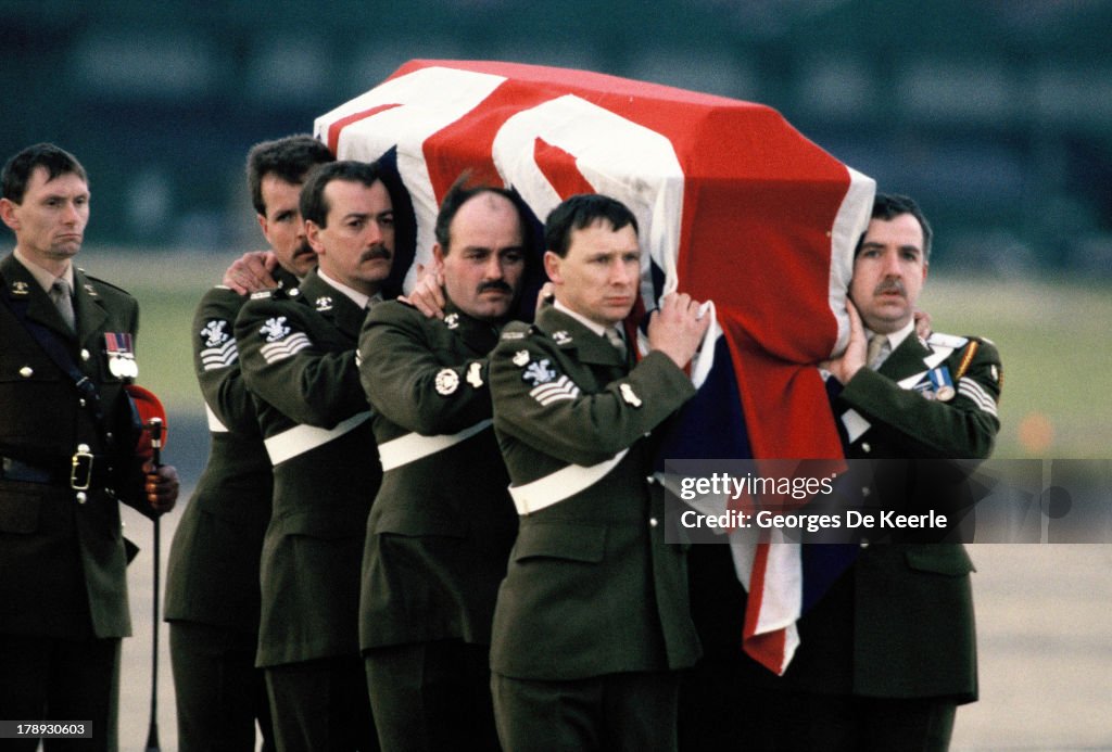 The draped coffin of Major Hugh Lindsay, carried by soldiers, returns