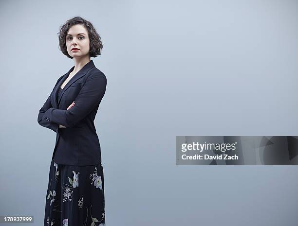 young businesswoman, portrait - three quarter length fotografías e imágenes de stock