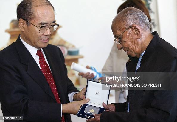 James Peiris Sri Lankan director Lester James Peries is being awarded the Fellini ...