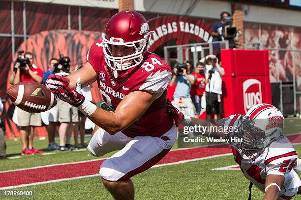 Henry Apple Razorbacks Hunter Henry Photos and Premium High Res Pictures - Getty Images