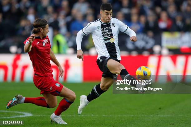 Martin Payero of Udinese controls the ball under pressure from Hans Hateboer of Atalanta during the Serie A TIM match between Udinese Calcio and...