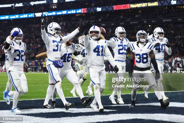Indianapolis Colts players celebrate after the team's 10-6 victory over the New England Patriots during the NFL match between the Indianapolis Colts...