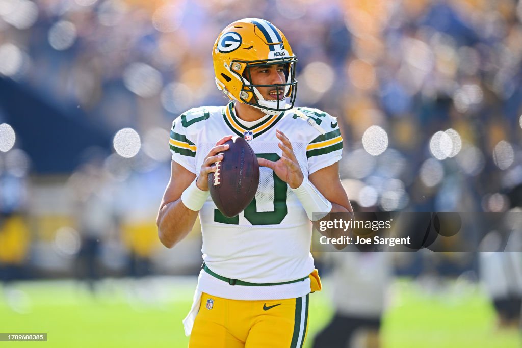 Jordan Love of the Green Bay Packers warms up prior to a game against