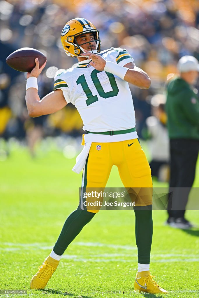 Jordan Love of the Green Bay Packers warms up prior to a game against