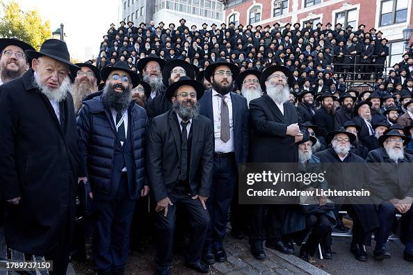 Ab Rabbi S Thousands of Chabad-Lubavitch rabbis from around the world pose for ...