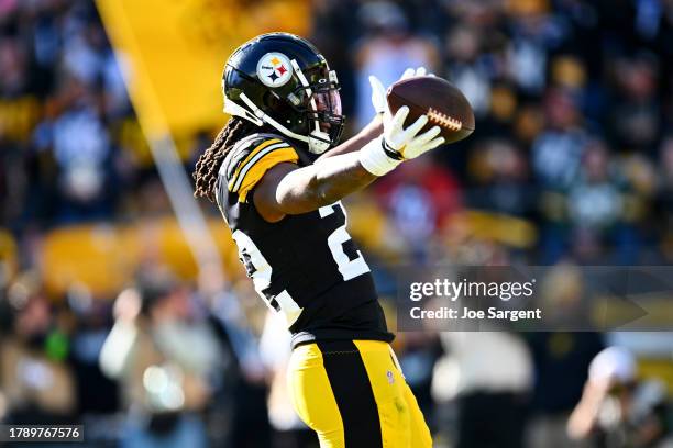 Najee Harris of the Pittsburgh Steelers celebrates after scoring a rushing touchdown during the first quarter against the Green Bay Packers at...
