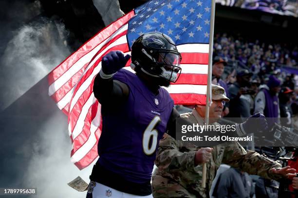 Patrick Queen of the Baltimore Ravens takes the field before the game against the Cleveland Browns at M&T Bank Stadium on November 12, 2023 in...