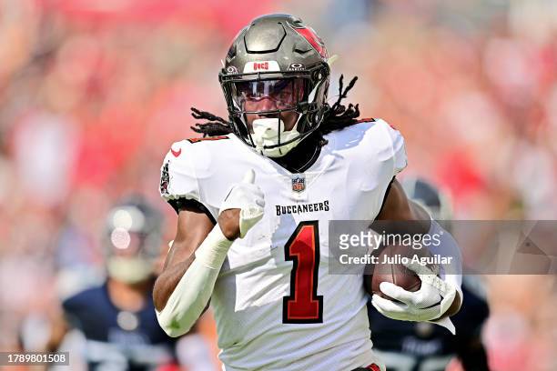 Rachaad White of the Tampa Bay Buccaneers runs while scoring a receiving touchdown against the Tennessee Titans during the second quarter at Raymond...