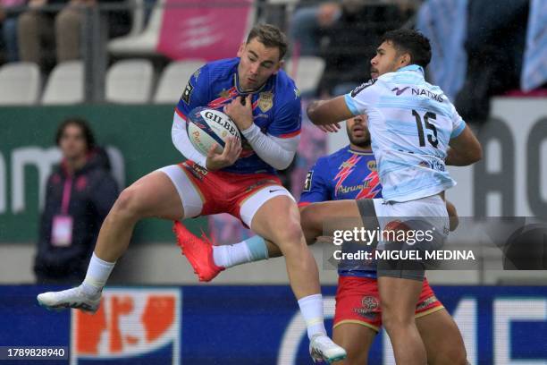 Stade Francais' French centre Joris Segonds catches the ball during the French Top14 rugby union match between Stade Francais and Racing 92 at the...