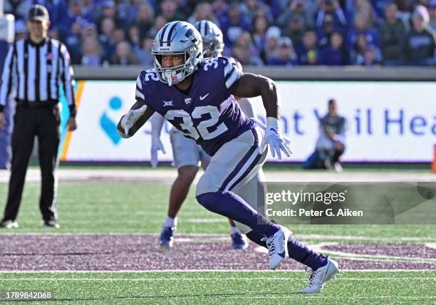 Linebacker Desmond Purnell of the Kansas State Wildcats moves in position on defense against the Baylor Bears in the first half at Bill Snyder Family...