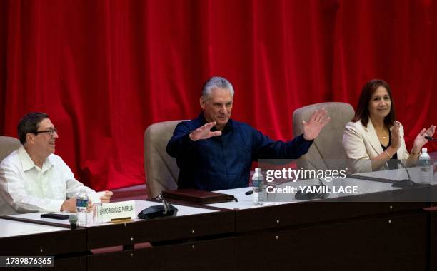 Cuban president Miguel Díaz Canel gestures flanked by First Vice Minister of Foreign Trade and Foreign Investment of Cuba Ana Teresita González and...