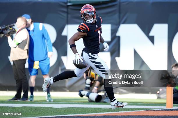 Ja'Marr Chase of the Cincinnati Bengals runs into the end zone for a touchdown during the third quarter against the Houston Texans at Paycor Stadium...