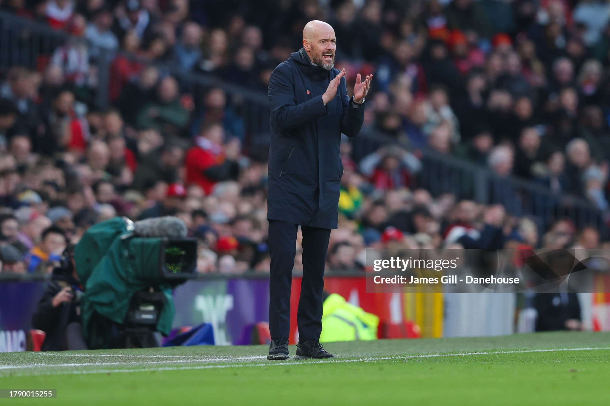 Manchester United criticizes agents who offer their coaches