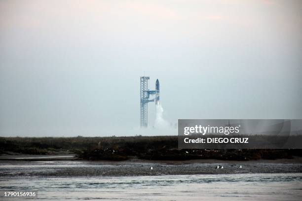 View from Boca Del Río de la Playa Bagdad, in Matamoros, Tamaulipas State, Mexico, of the launch of SpaceX's Starship rocket -in Boca Chica beach in...