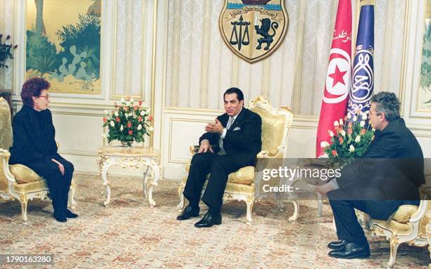 Tunisian President Zine El Abdine Ben Ali confers with former Italian Socialist leader Bettino Craxi's widow Anna and his son Bobo during their...