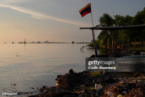 An oil-covered shoreline of Lake Maracaibo in Cabimas, Zulia state, Venezuela, on Friday, Nov. 17, 2023. A decision by the US on Oct. 18 to ease...