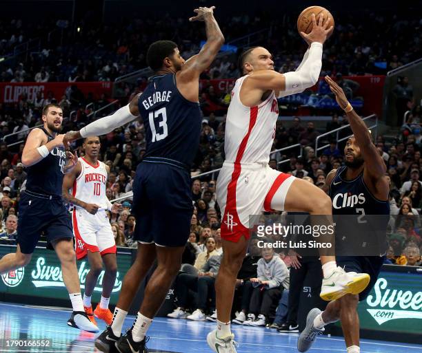 Los Angeles, CA - Rockets guard Dillon Brooks drives to the basket against Clippers forwards Paul George and Kawhi Leonard in the second half at...