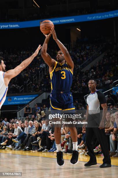 Chris Paul of the Golden State Warriors shoots the ball during the game against the Oklahoma City Thunder on November 18, 2023 at Chase Center in San...
