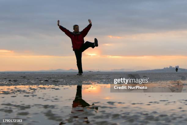 Citizen practices Tai chi on a beach in Yantai, East China's Shandong province, Nov 5, 2023.